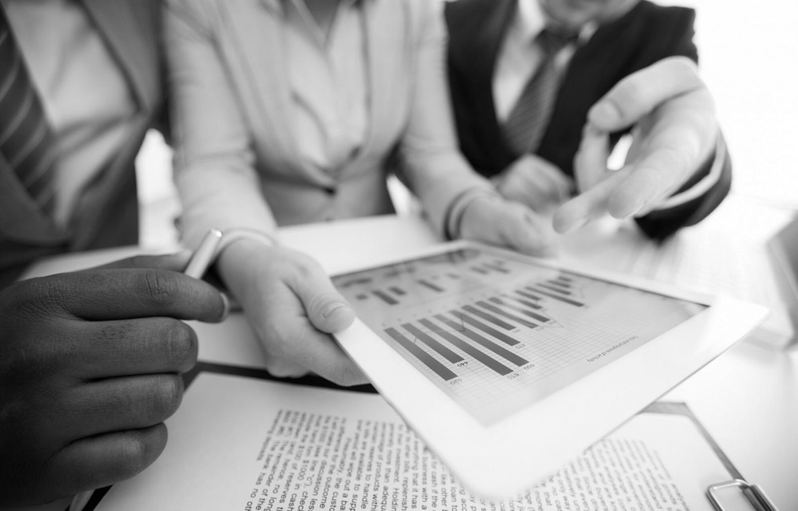 Praktische SEO-Übungen und technische Website-Analyse am Arbeitsplatz